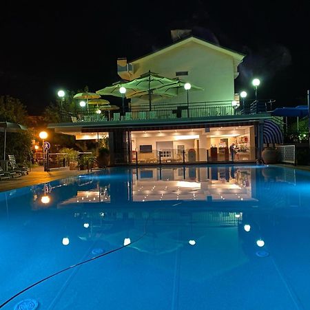 Hotel Minerva Гаттео-а-Маре Экстерьер фото