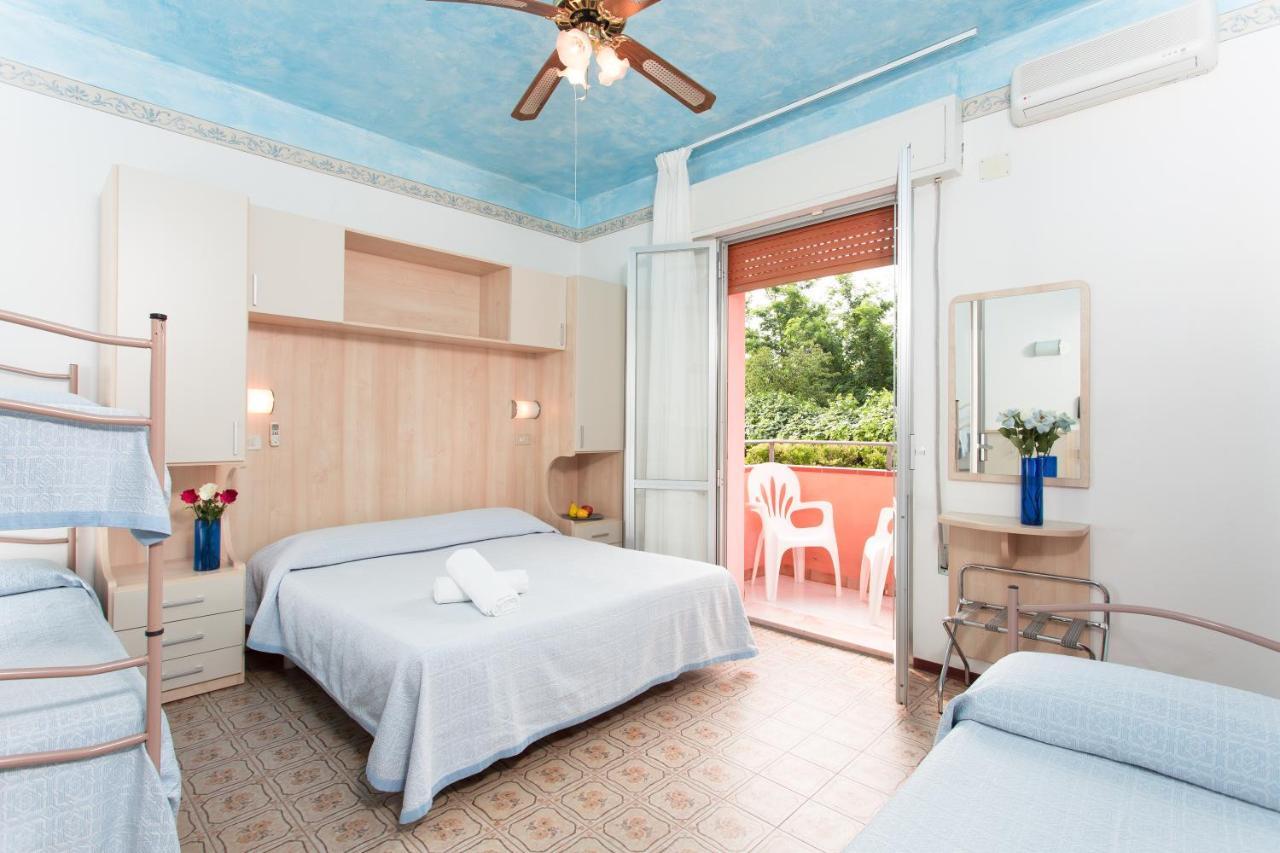 Hotel Minerva Гаттео-а-Маре Экстерьер фото
