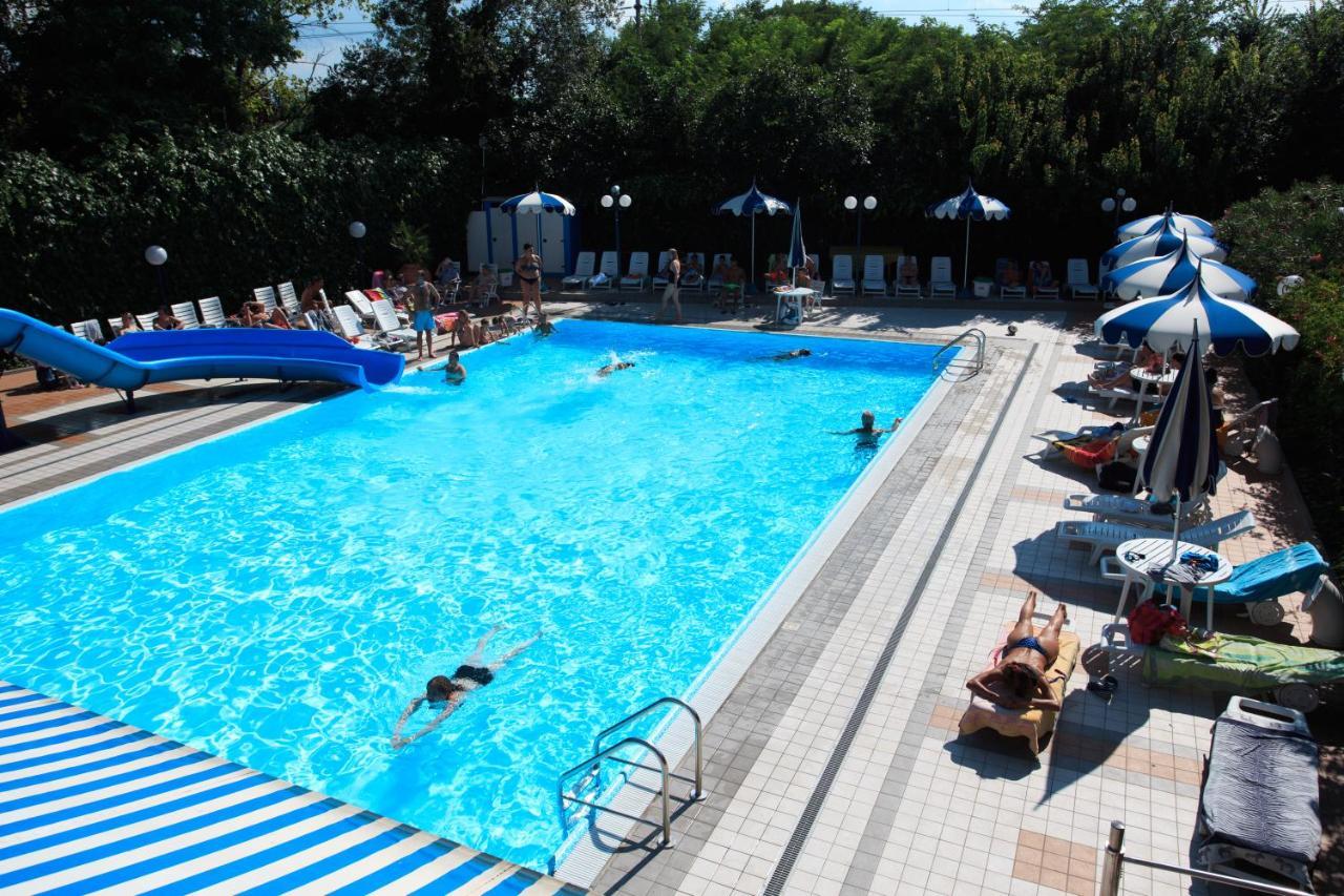 Hotel Minerva Гаттео-а-Маре Экстерьер фото