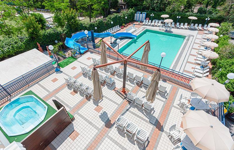 Hotel Minerva Гаттео-а-Маре Экстерьер фото