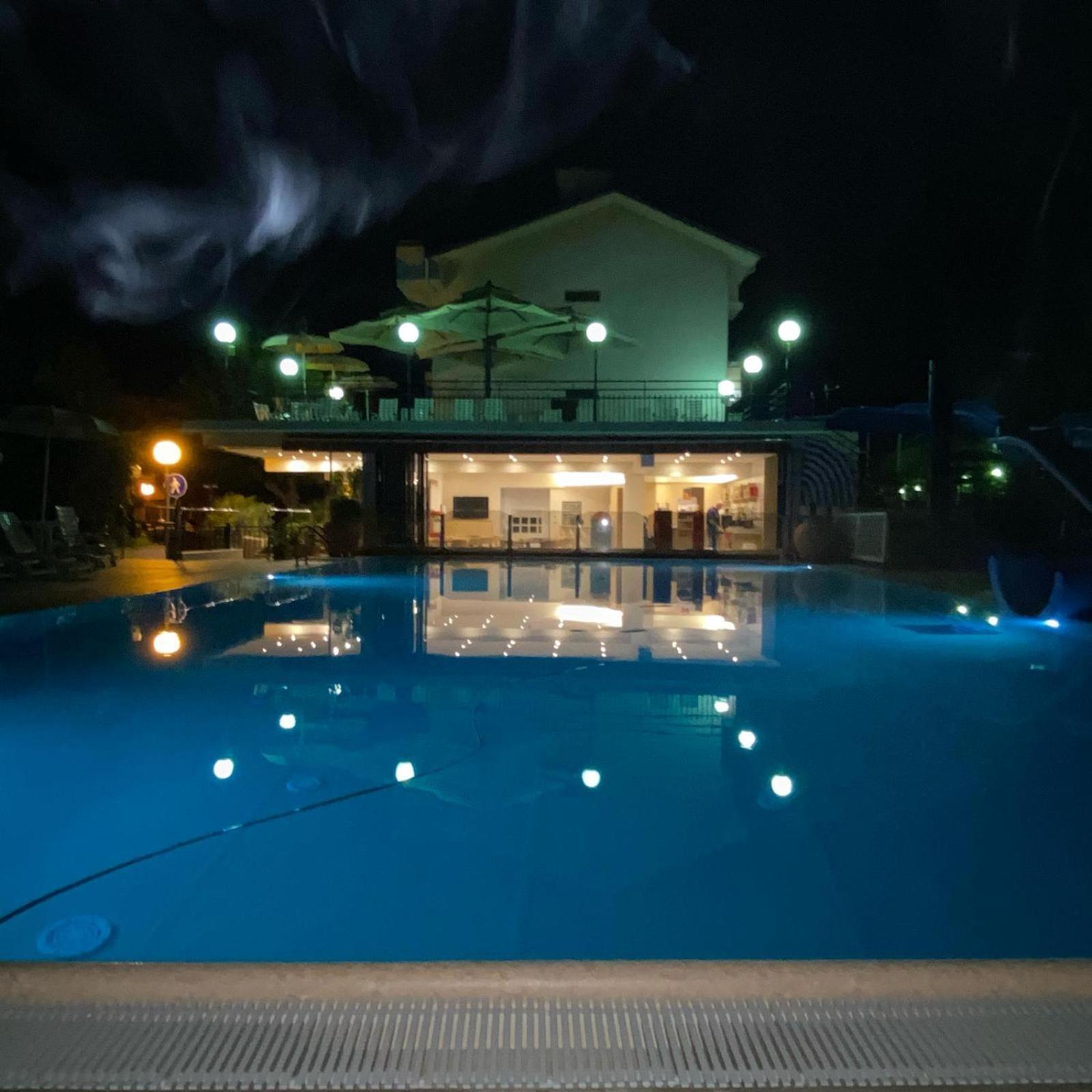 Hotel Minerva Гаттео-а-Маре Экстерьер фото